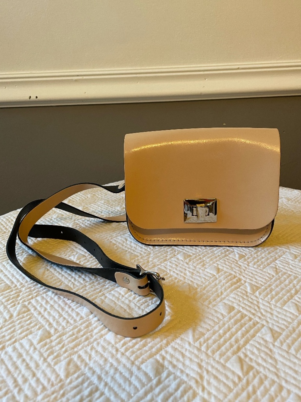 The Leather Satchel Co. Pixie Crossbody bag in tan/nude handcrafted in England
